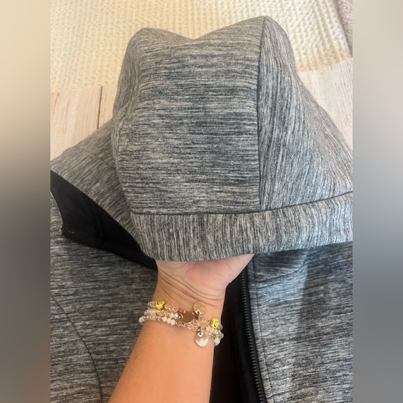 Pick your path jacket lululemon zip up jacket size 4 worn once! - Picture 5 of 8